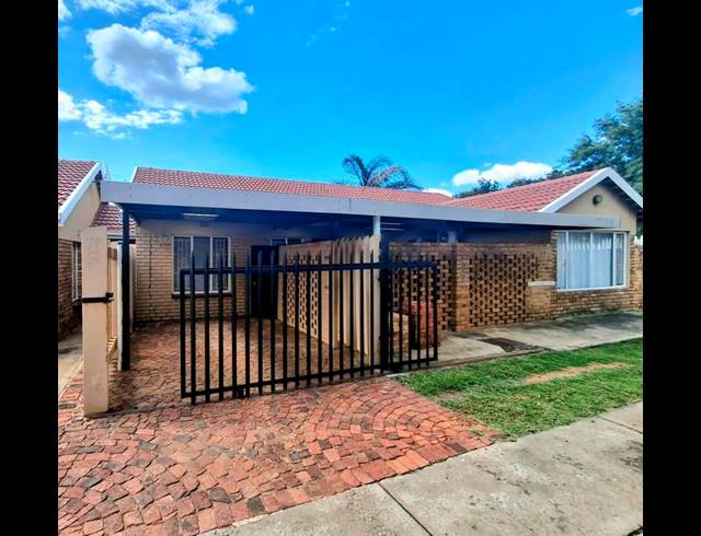 3 BEDROOM TOWNHOUSE FOR SALE IN FLAMWOOD